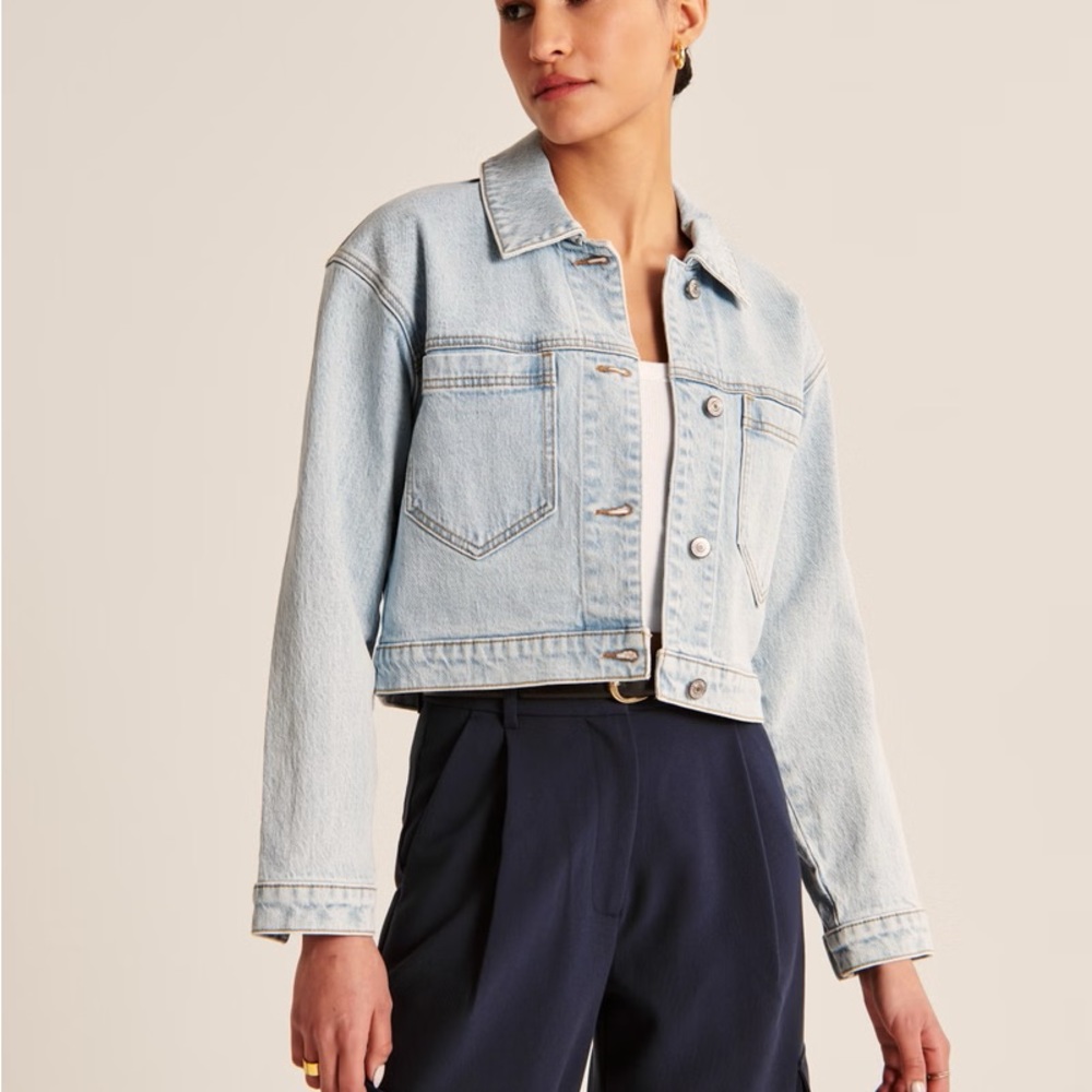 NWT Abercrombie and Fitch Cropped Denim Jacket
